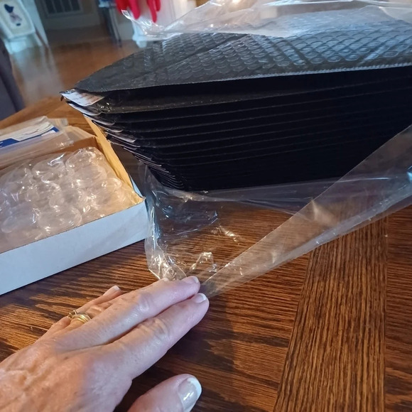 Lot of containers for samples and 5x7 padded mailers. - Picture 6 of 6